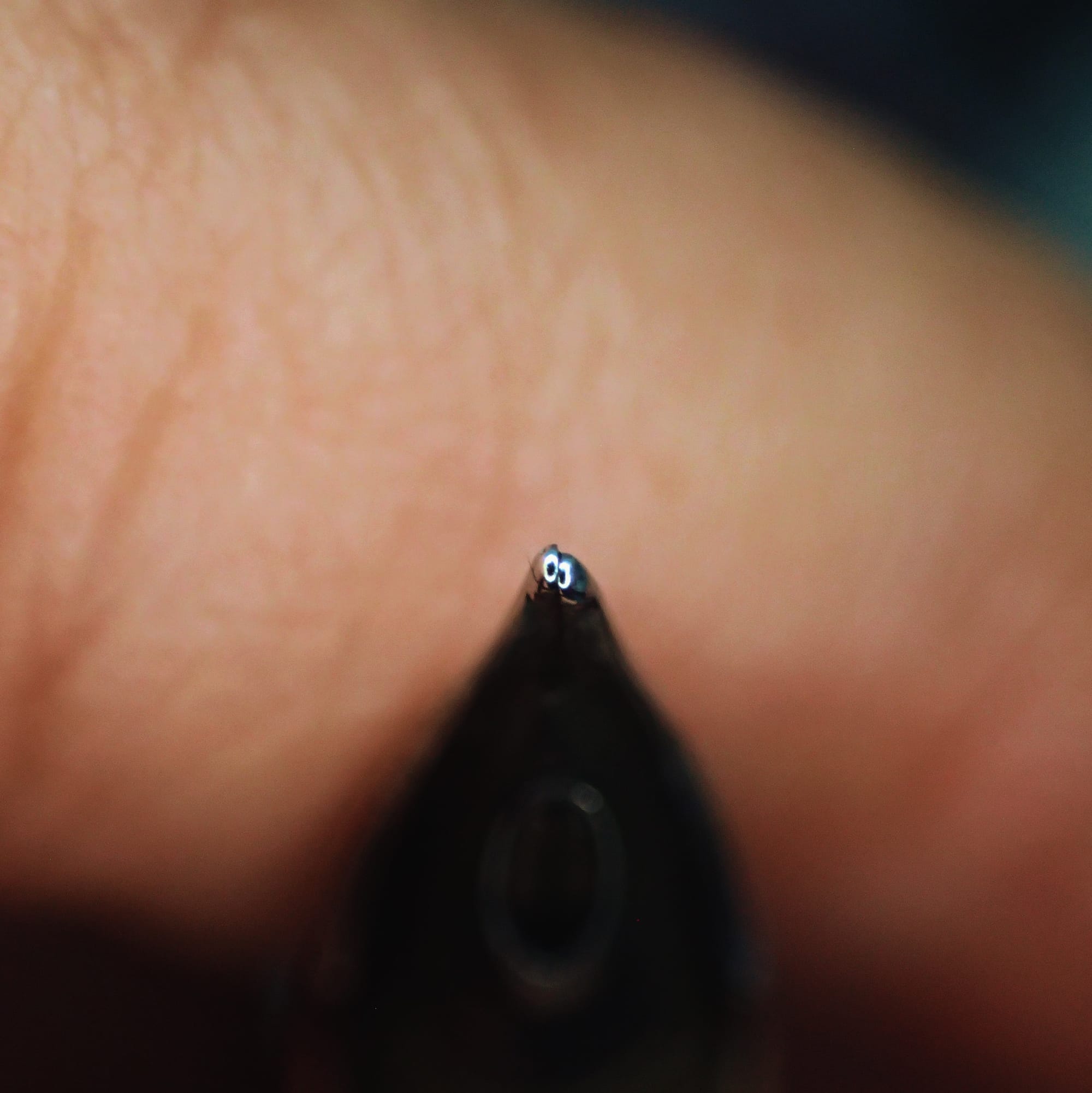 Ultra macro shot of the fountain pen nib showing the tines being out of alignment, the left side higher than the right side (looking at the pen head on)